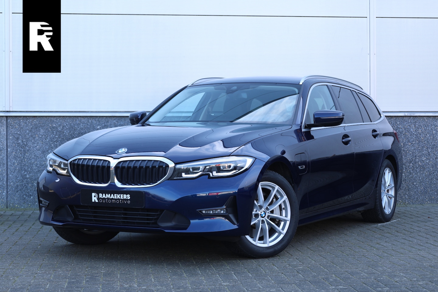 BMW 3-serie Touring - 330e Business Edition Plus Individual / Leder / LED / - AutoWereld.nl