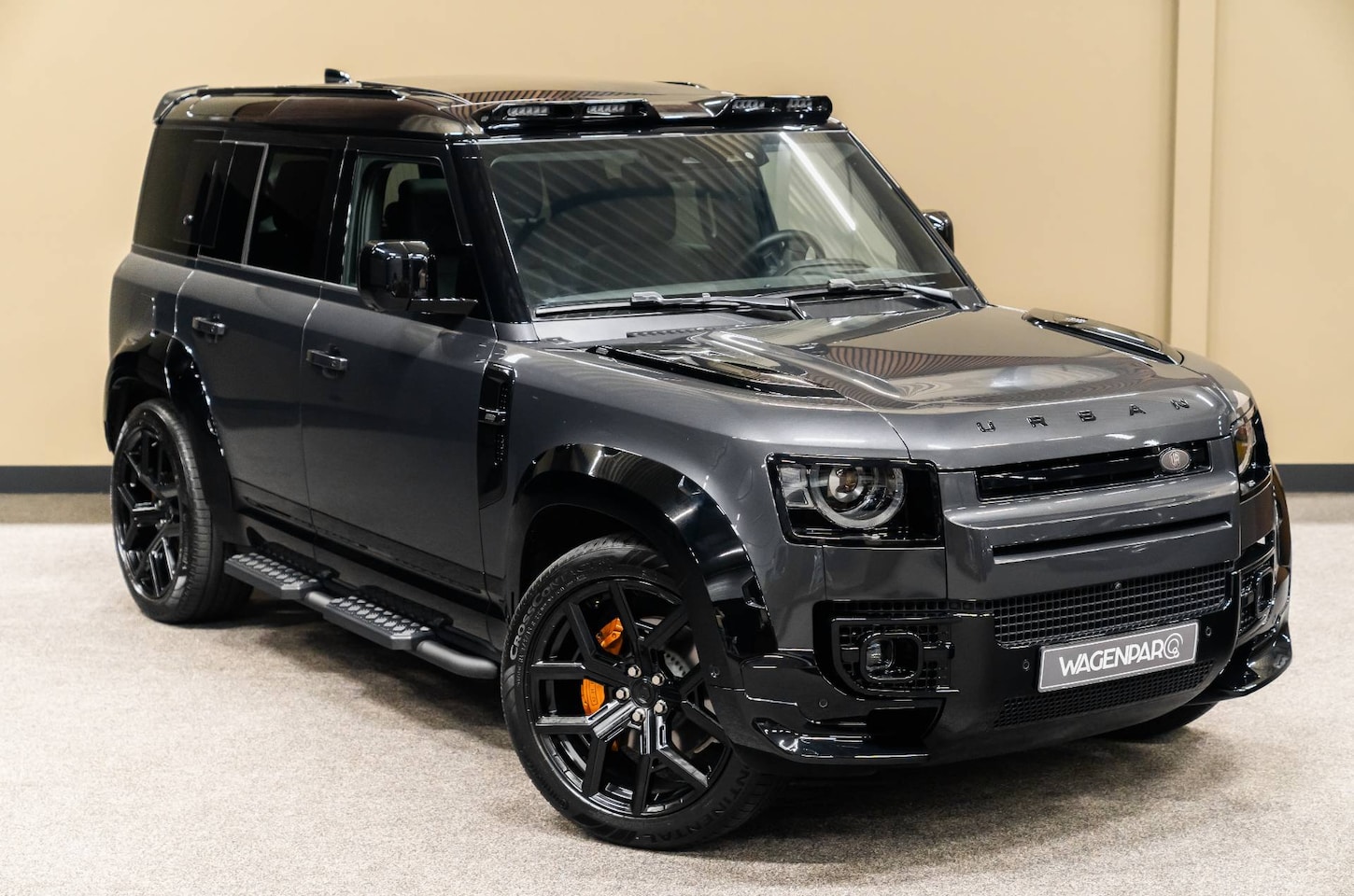 Land Rover Defender 110 - P300e FULL URBAN WIDETRACK X-DYN HSE - AutoWereld.nl