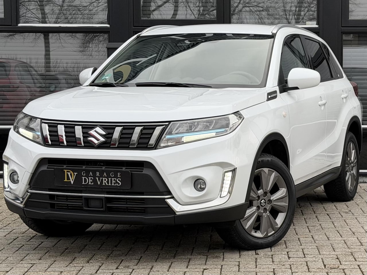 Suzuki Vitara - 1.4 Boosterjet Style Smart Hybrid ACC Camera CarPlay Garantie - AutoWereld.nl