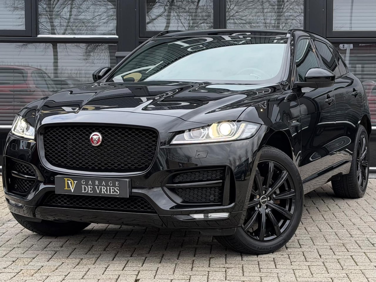 Jaguar F-Pace - 2.0 R-Sport AWD Black Edition Meridian Camera Garantie - AutoWereld.nl