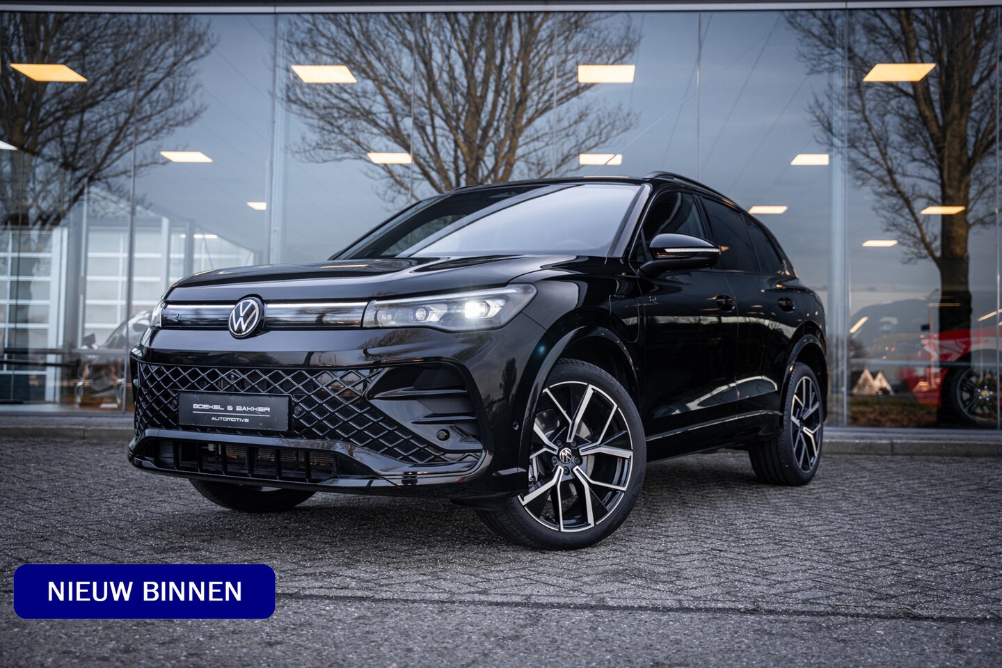 Volkswagen Tiguan - eHybrid R-Line Edition ** Panodak ** Trekhaak ** Leder ** Memory Harman/Kardon ** Massage - AutoWereld.nl