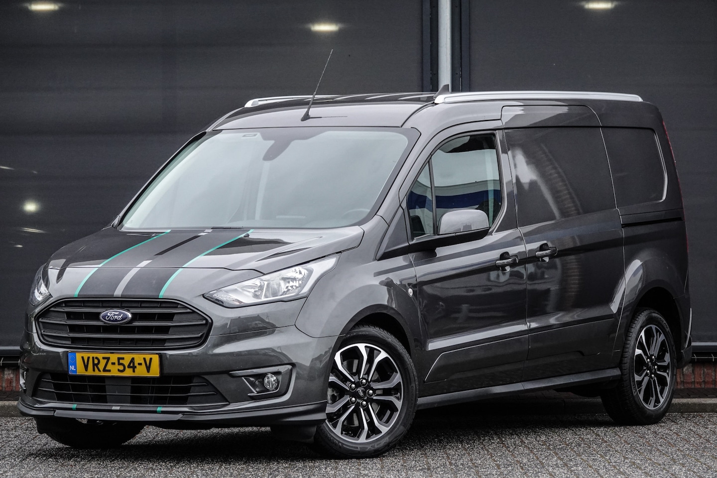 Ford Transit Connect - L2 | 1.5Tdci 120Pk Aut. | Sport | 2xSchuifdeur | Achteruitrijcamera | 17'' | Magnetic Grey - AutoWereld.nl