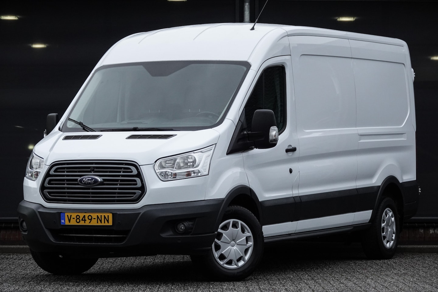Ford Transit - L3H2 2.0Tdci 130Pk | Trend | 350 | Achteruitrijcamera | Trekhaak | Frozen White - AutoWereld.nl