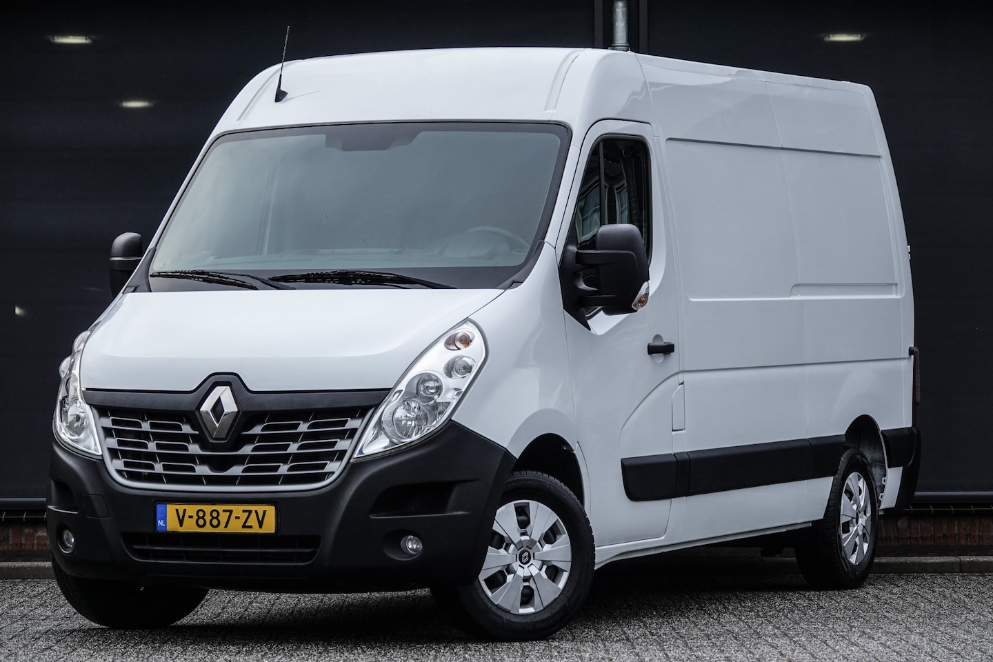 Renault Master - T35 | L2H2 | 2.3dCi 130Pk | Stoel-Bank | Achteruitrijcamera | 3.500Kg trekgewicht | Trekha - AutoWereld.nl