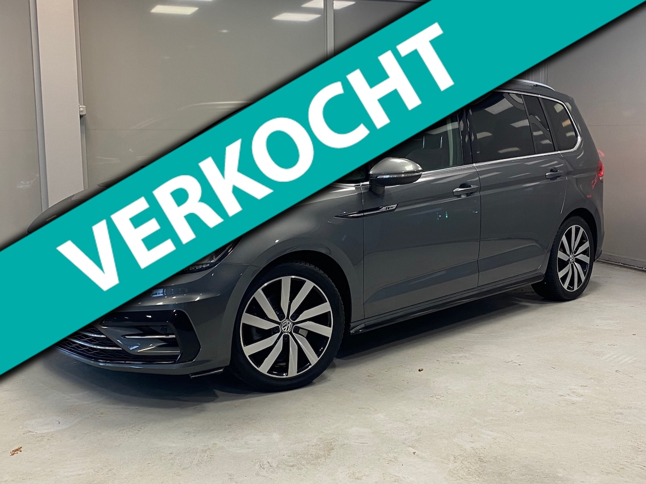 Volkswagen Touran - 1.4 TSI Highline 7p | PANODAK | R-LINE | 1e eigenaar | CAMERA | - AutoWereld.nl