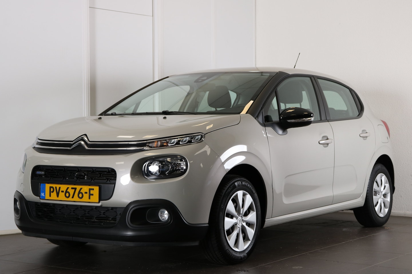 Citroën C3 - 1.2 PureTech Feel | Navi | Parkeersensor achter | Trekhaak | Airco | Cruise control | - AutoWereld.nl