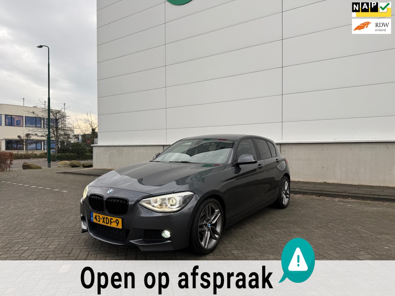 BMW 1-serie - 116i M PAKKET/AUT/STERRENHEMEL/XENON/NAVI/NAP - AutoWereld.nl