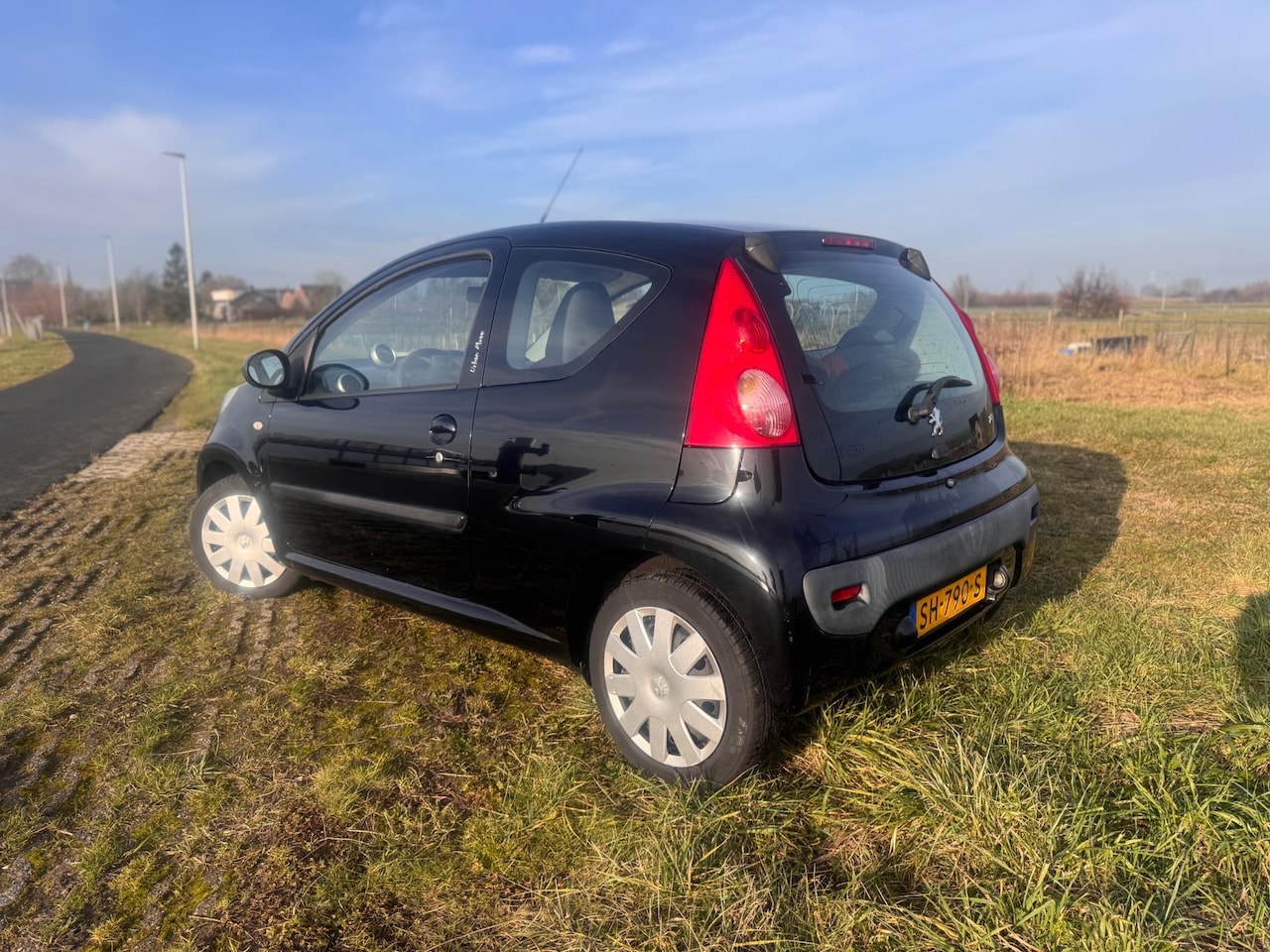Peugeot 107 - 1.0 *Airco*electrische ramen* - AutoWereld.nl