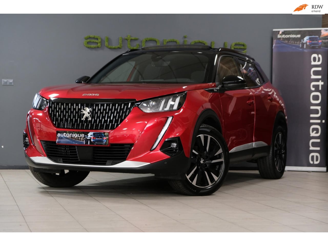 Peugeot 2008 - 1.2 PureTech GT Pack *PANORAMADAK* Leder/Alcantara|Apple Carplay/Camera - AutoWereld.nl