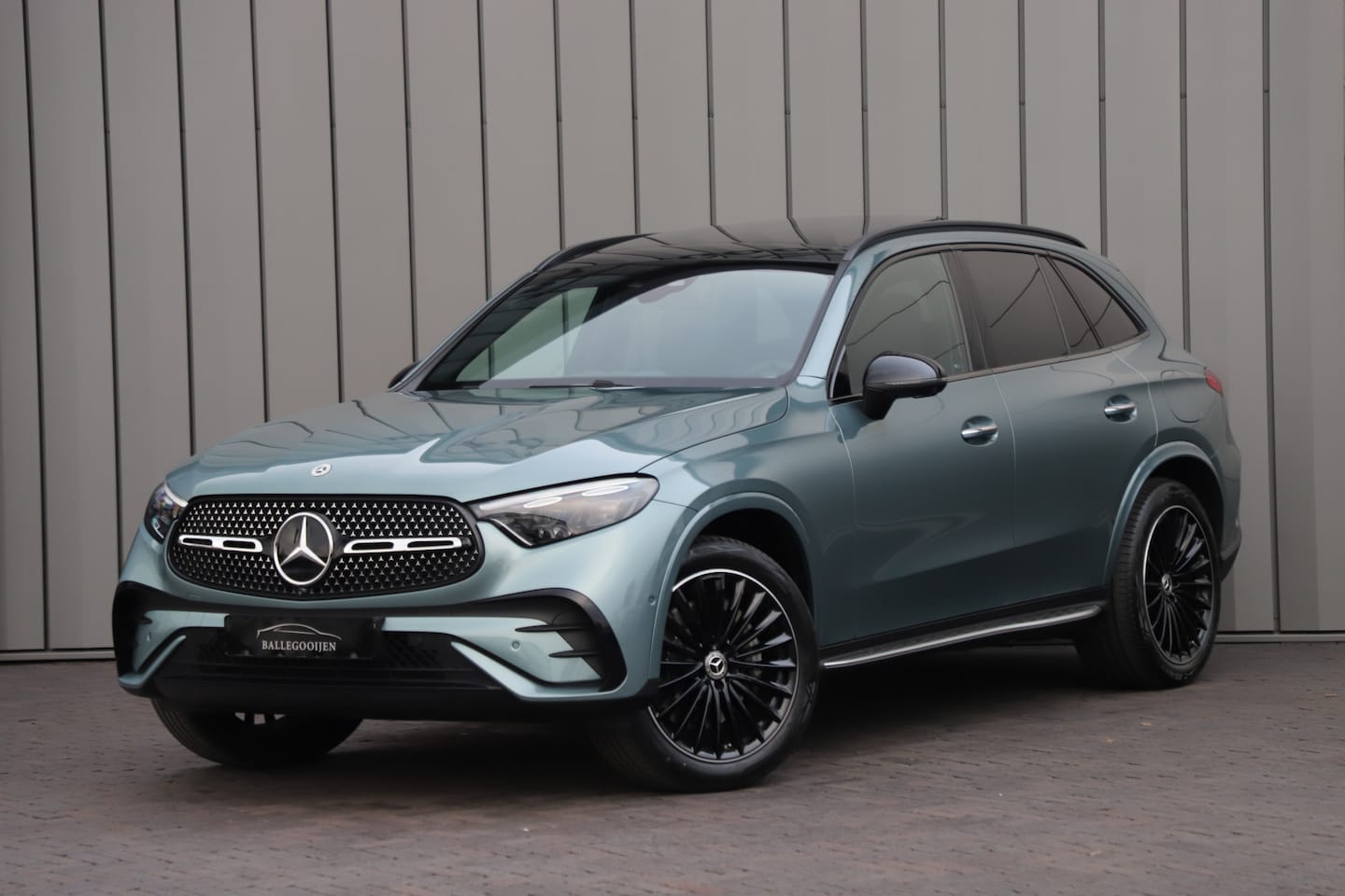 Mercedes-Benz GLC-klasse - 300e AMG 4-Matic | 313PK | Luchtvering | Head-up | Achterasbesturing | Massage | Keyless-g - AutoWereld.nl