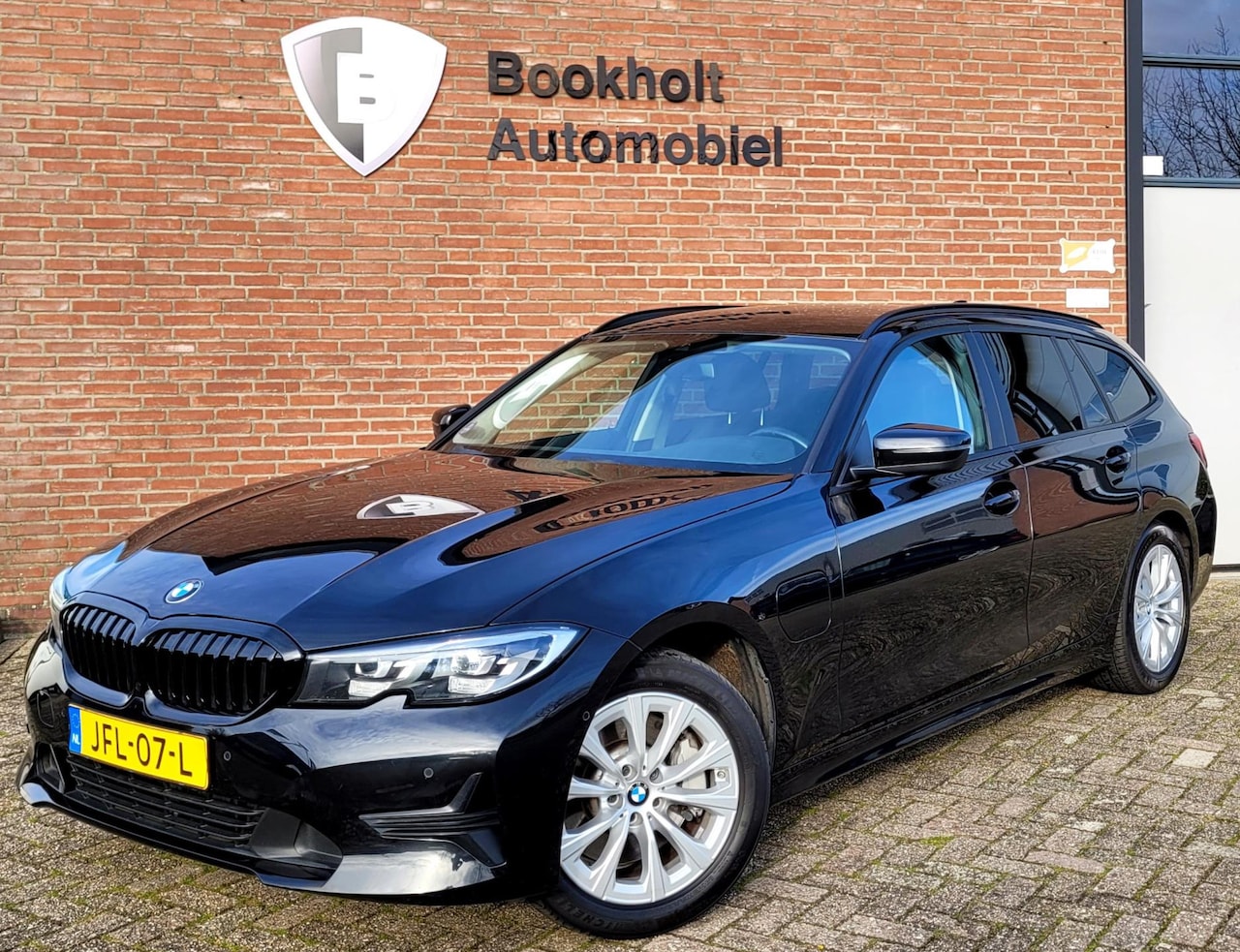 BMW 3-serie Touring - 330e 292PK Camera. Trekhaak, M-stuur, Carplay, DAB - AutoWereld.nl
