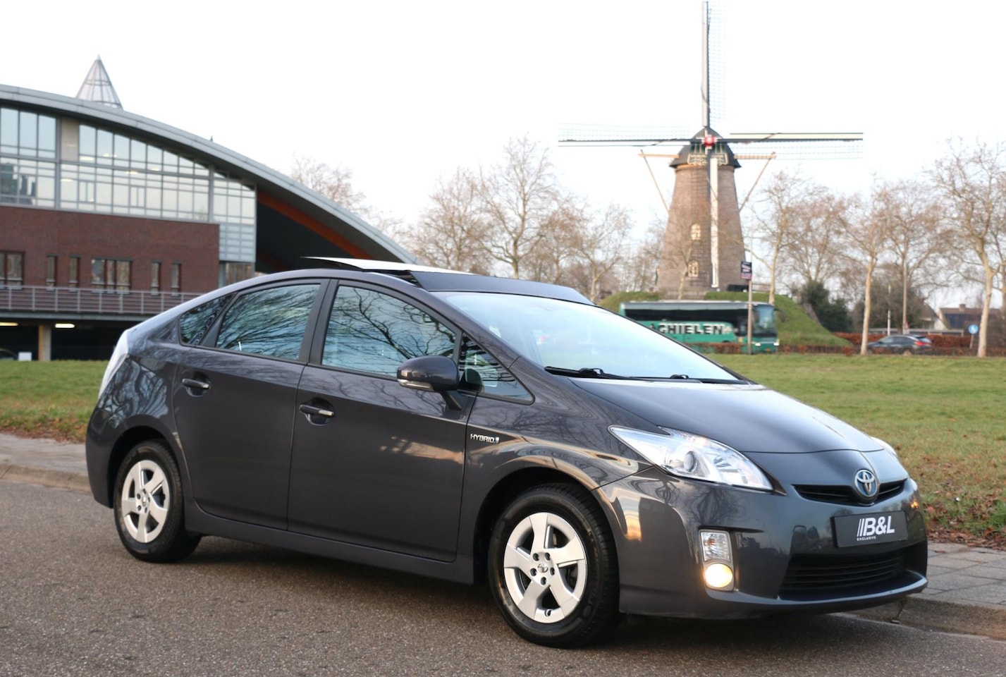 Toyota Prius - 1.8 Comfort Hybrid Aut Panoramadak Zonnepaneel KayLess Go 1e Eigenaar Head-up display - AutoWereld.nl