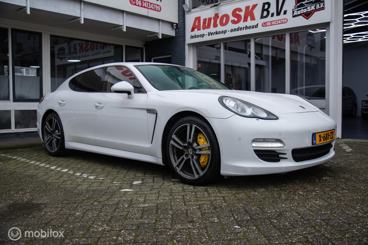PORSCHE PANAMERA 4