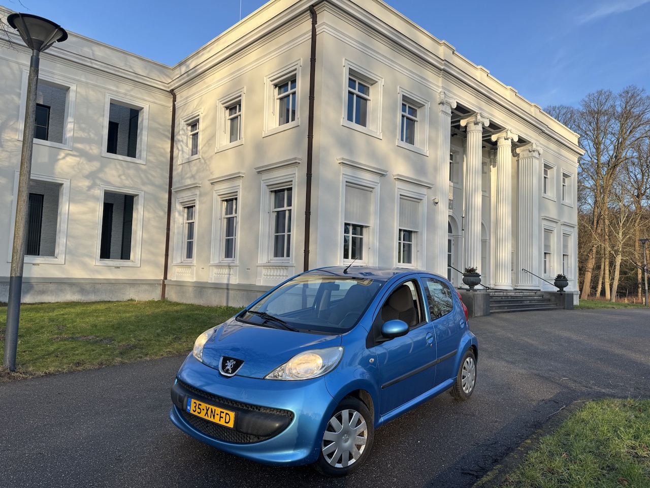 Peugeot 107 - 1.0-12V XS 5 DEURS, 1:24 !! - AutoWereld.nl