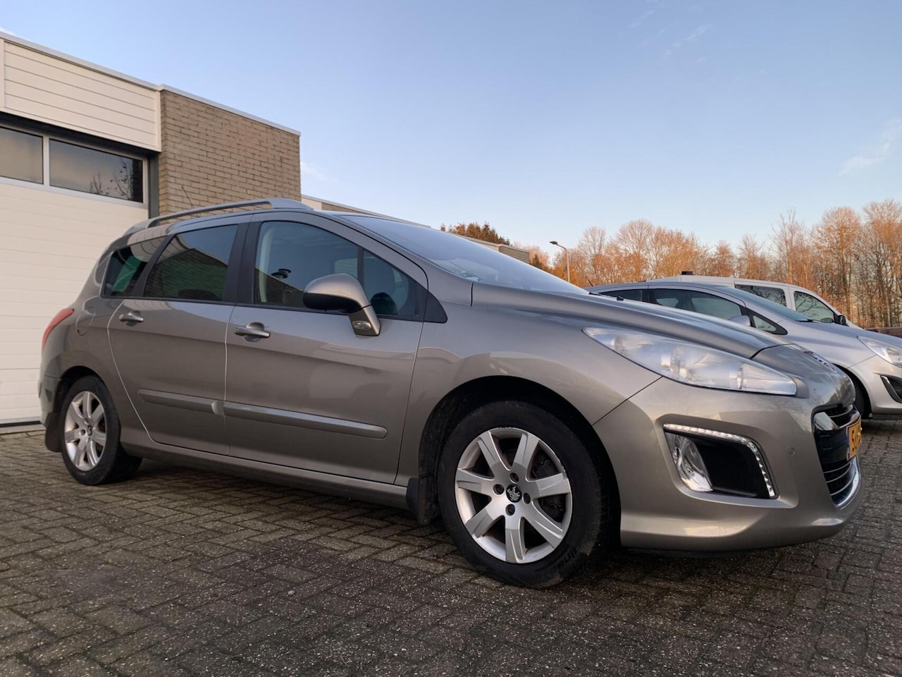 Peugeot 308 SW - 1.6 VTi Première LED Navi Airco Panodak Trekhaak Cruise control LM Velgen - AutoWereld.nl