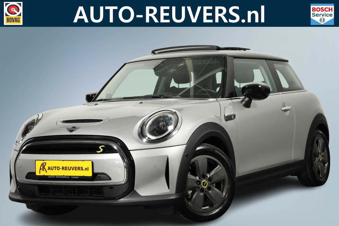 MINI Mini-Electric - Cooper S 33 kWh / Panoramadak / Harman Kardon / Keyless / CarPlay / Navi / DAB / HUD - AutoWereld.nl