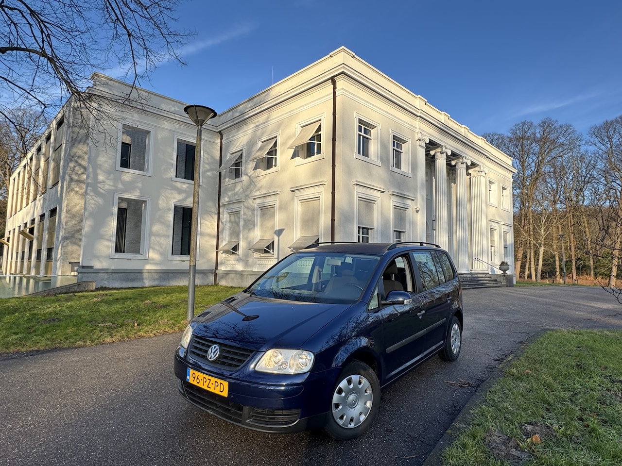 Volkswagen Touran - 1.6-16V FSI 7 PERSOONS ( 2X !) - AutoWereld.nl