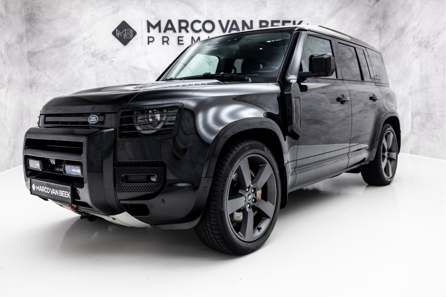 Land Rover Defender 110 - 2.0 P400e 110 XS Edition | Pano | 22" | Stoelventilatie | E-Trekhaak | ACC - AutoWereld.nl