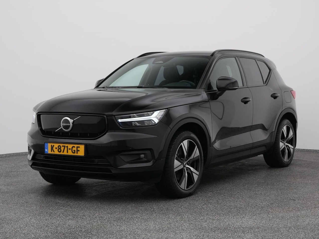 Volvo XC40 - Recharge P8 AWD R-Design | CAMERA | ADAPTIVE | KEYLESS | STOEL- EN STUURVERW. - AutoWereld.nl