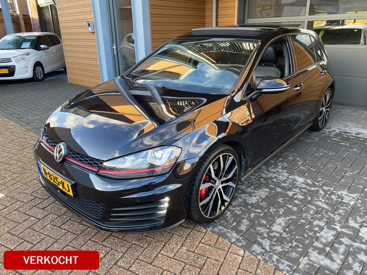 Volkswagen Golf - 2.0 TSI GTI Performance | DSG | Pano dak | Leder interieur - AutoWereld.nl