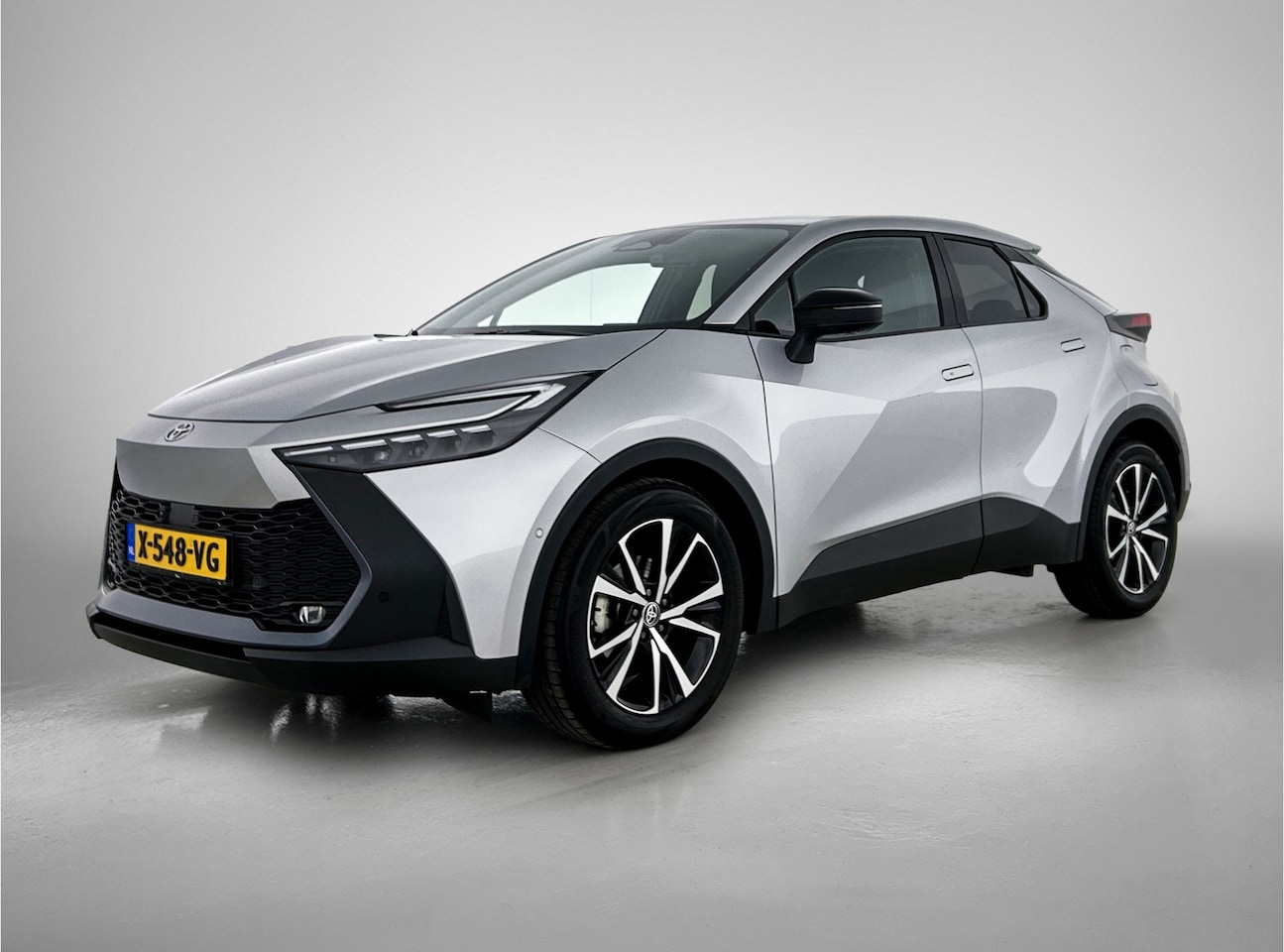 Toyota C-HR - 1.8 Hybrid 140 First Edition | Navigatie | 360 Camera | BLS | PDC | L - AutoWereld.nl