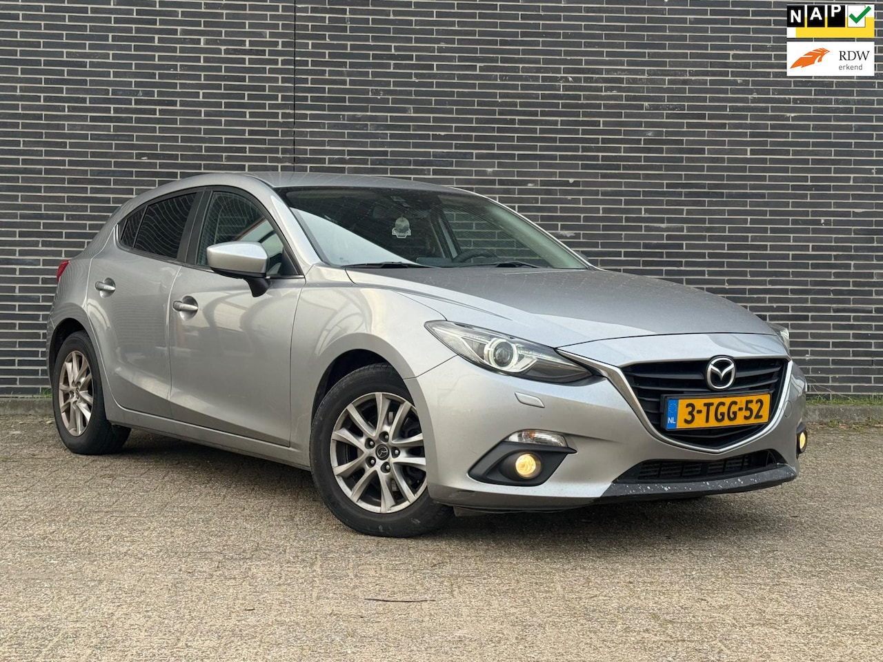 Mazda 3 - 2.2D TS+ Navi, Stoelverwarming! - AutoWereld.nl