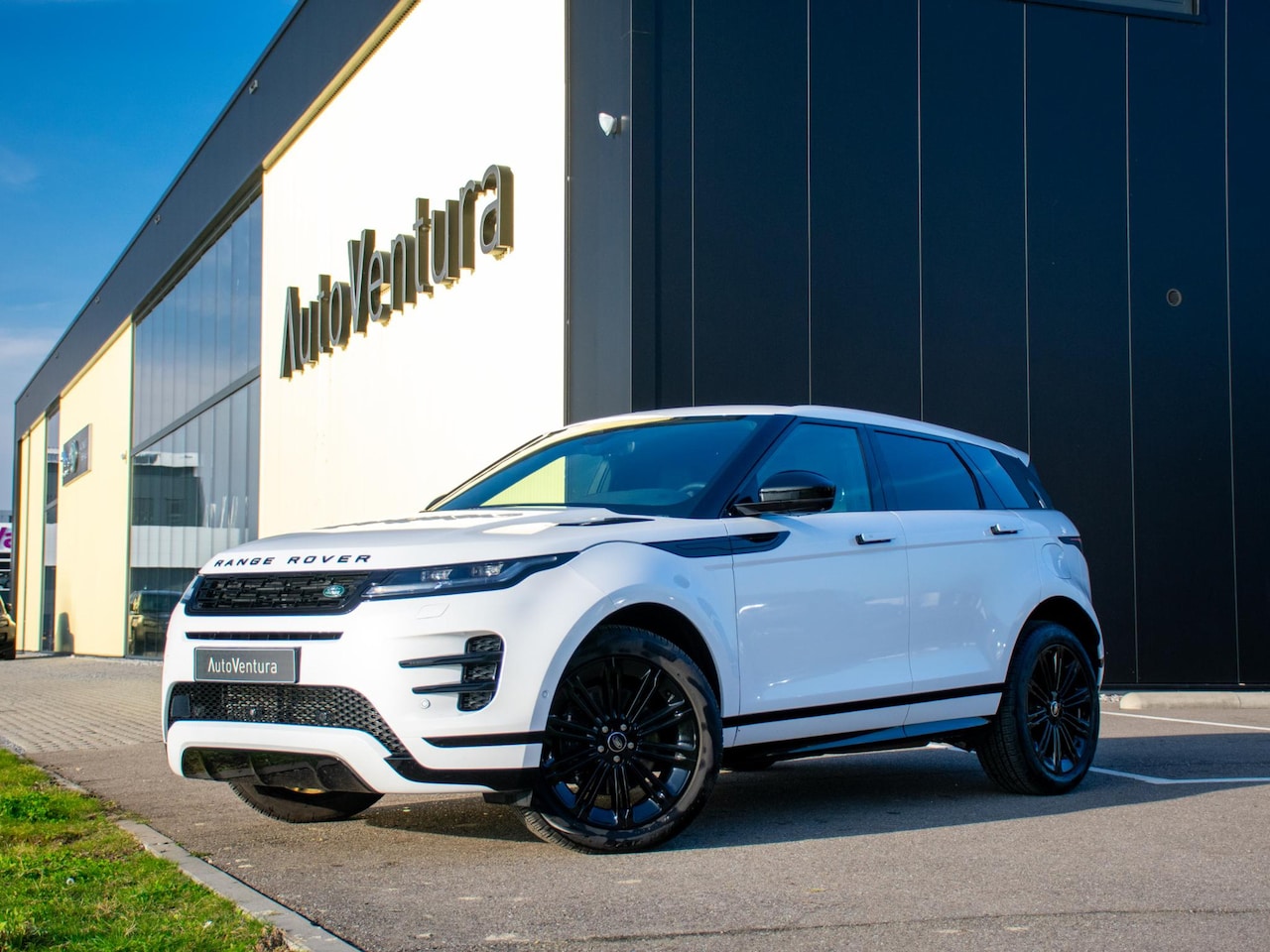 Land Rover Range Rover Evoque - 1.5 P270e PHEV Dynamic SE l Facelift l Stuurwiel verwarming l Meridian l Panorama dak l Ad - AutoWereld.nl