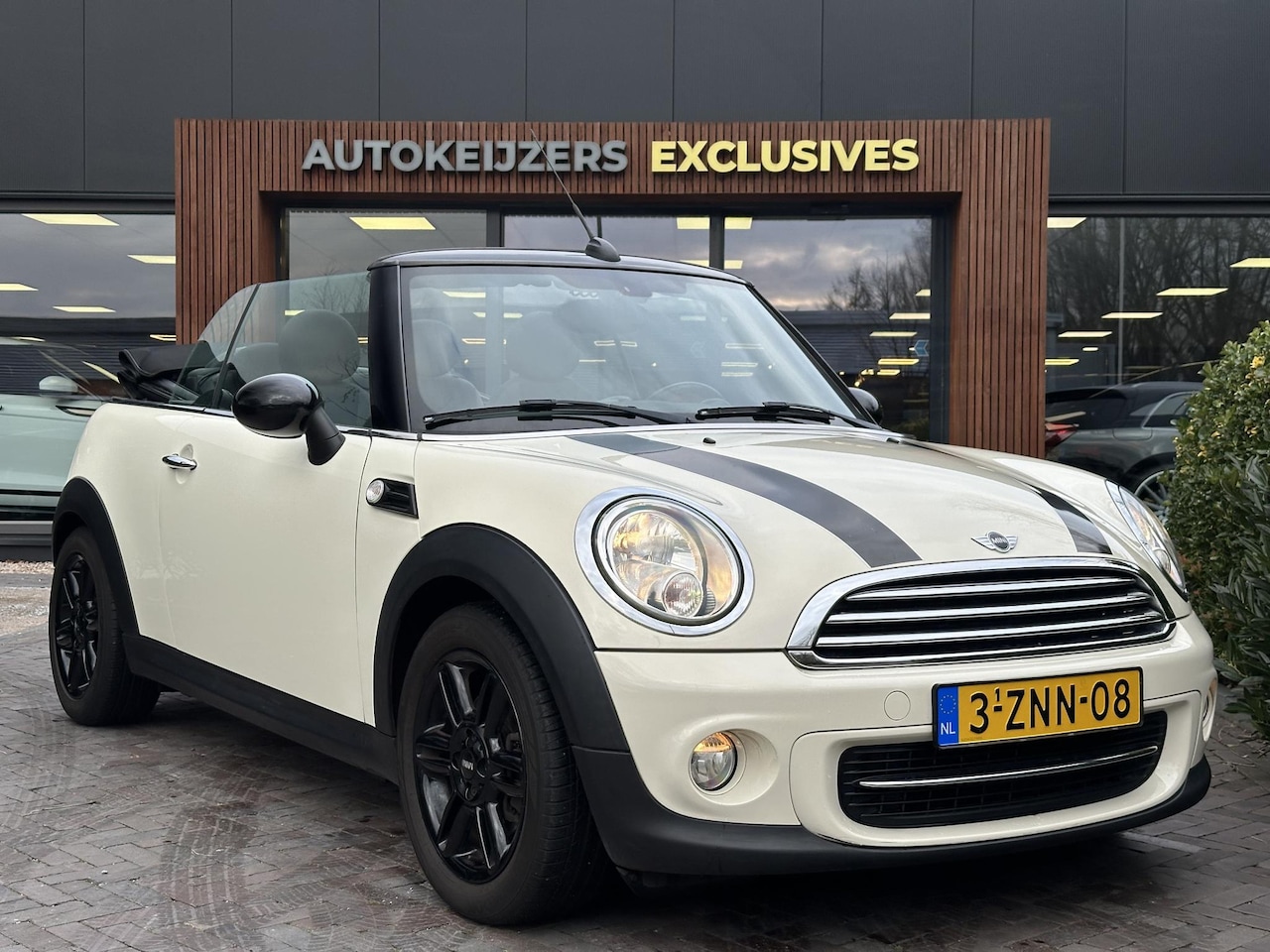 MINI Cabrio - Mini 1.6 Cooper Chili Parkeersensoren achter Mistlampen Airco 16"L.M. - AutoWereld.nl