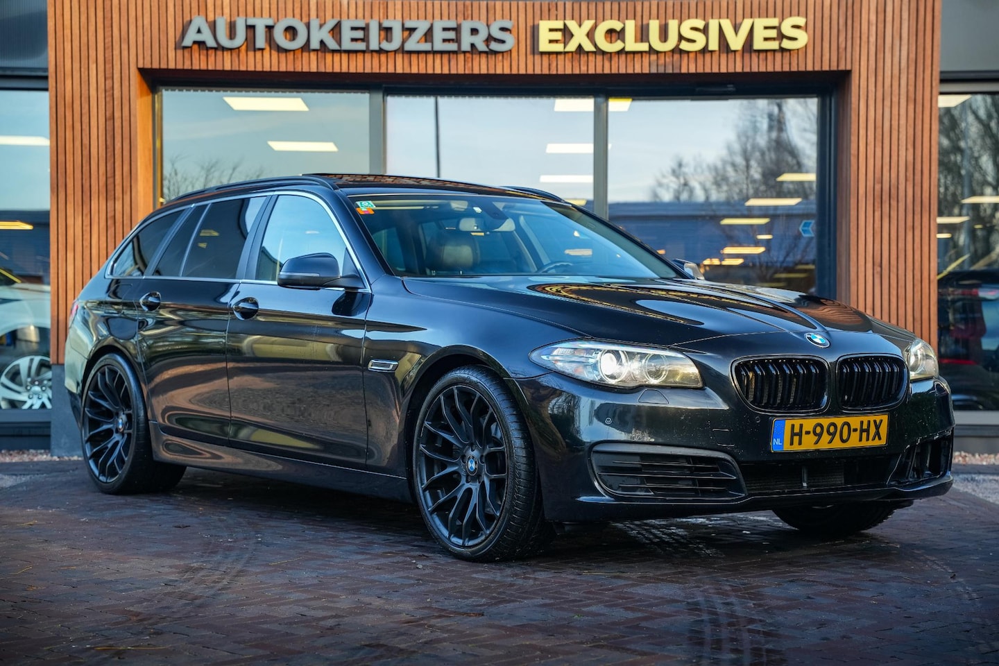 BMW 5-serie Touring - 530d High Executive Dakrail 20"L.M. Pano Koplampreiniging Parkeersensoren voor+achter - AutoWereld.nl