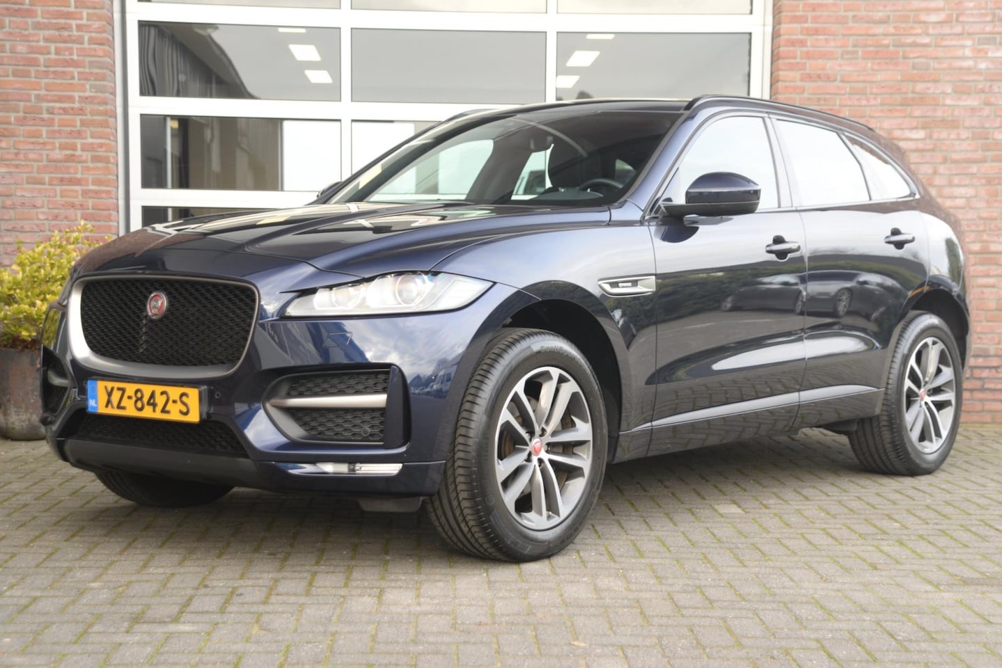 Jaguar F-Pace - 2.0t AWD Portfolio| R-Sport | Orig. NL | 1e Eigenaar | Leder | - AutoWereld.nl