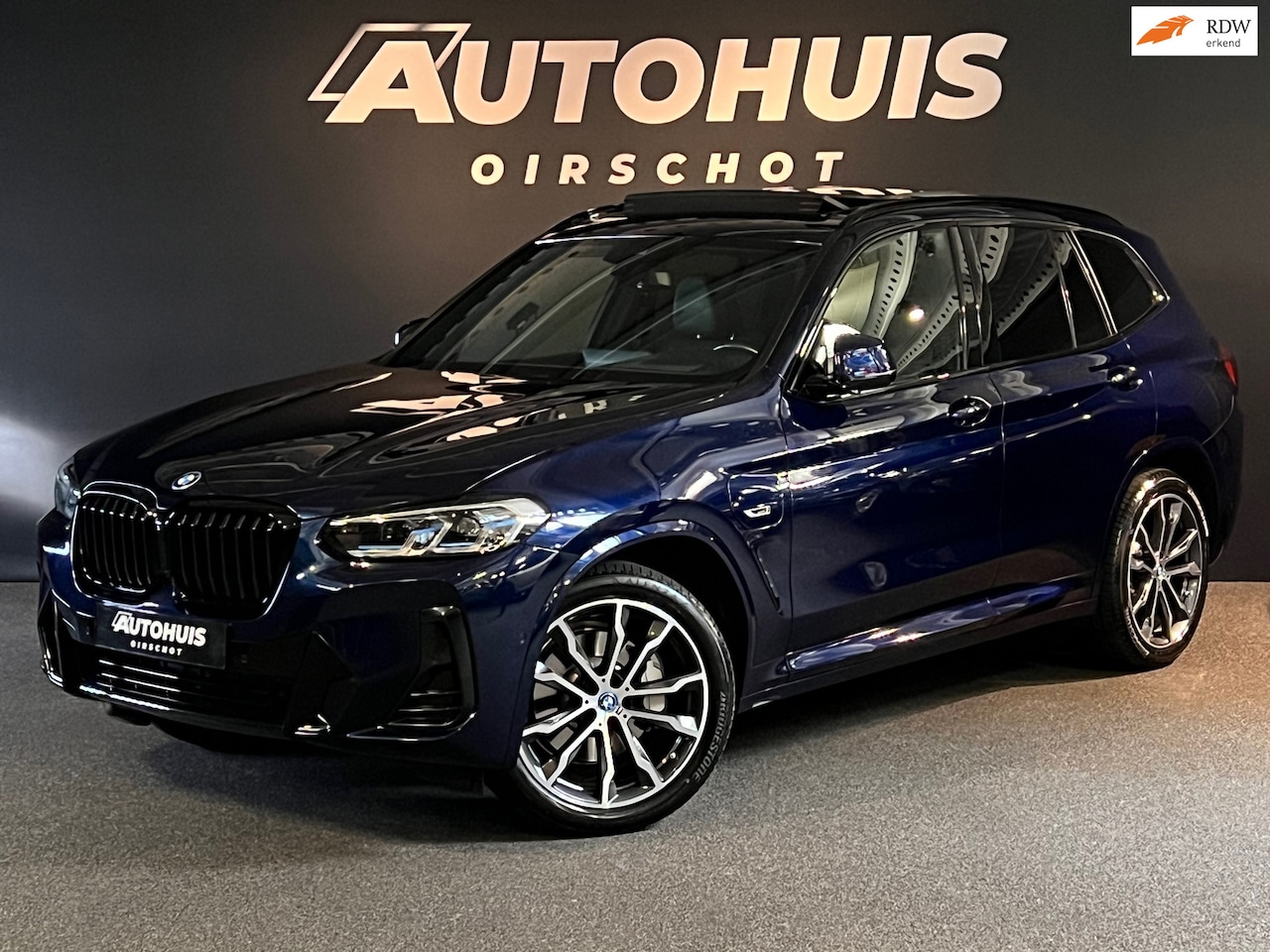 BMW X3 - XDrive30e High Executive Edition M Memory stoelen/ Laser/ 20"/ Camera/ Headup/ Keyless/ Am - AutoWereld.nl