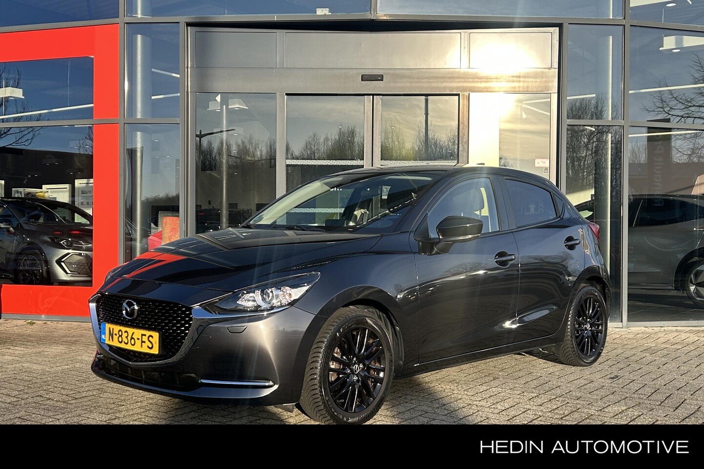 Mazda 2 - 1.5 Skyactiv-G Sportive | Lichtmetalen velgen | All season banden | Achteruitrijcamera | P - AutoWereld.nl