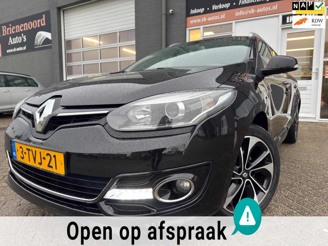 Renault Mégane Estate - 1.2 TCe Bose met parkeersensoren en navigatie en bluetooth telefoon / media - AutoWereld.nl