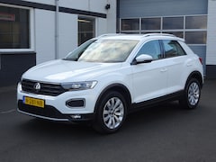 Volkswagen T-Roc - 1.5 TSI Sport Automatische airco, apple carplay, android auto, navigatie voorbereiding, tr