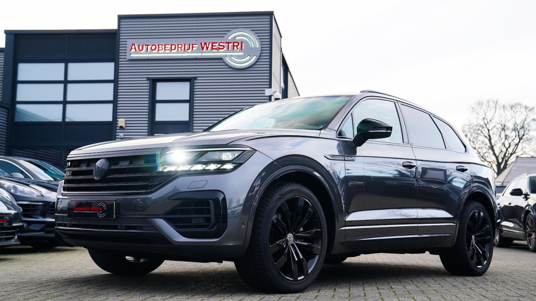 Volkswagen Touareg - 3.0 TDI R-Line | 360 cam | Panorama | Massagestoelen | LED | Park assist | Luchtvering | N - AutoWereld.nl