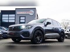 Volkswagen Touareg - 3.0 TDI R-Line | 360 cam | Panorama | Massagestoelen | LED | Park assist | Luchtvering | N
