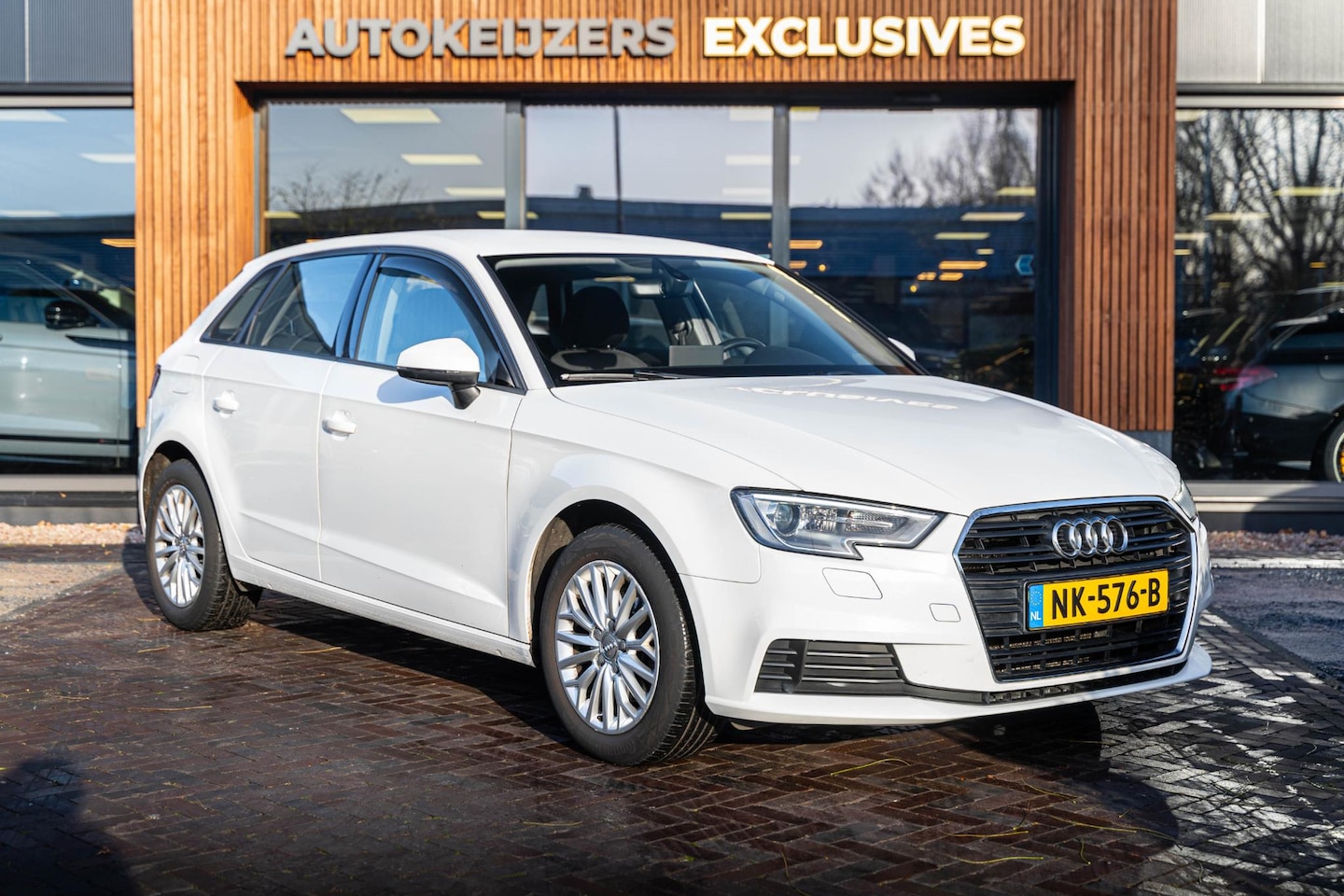 Audi A3 Sportback - 1.0 TFSI Koplampreiniging Airco 16"L.M. Radio/CD Multifunctioneel stuurwiel - AutoWereld.nl