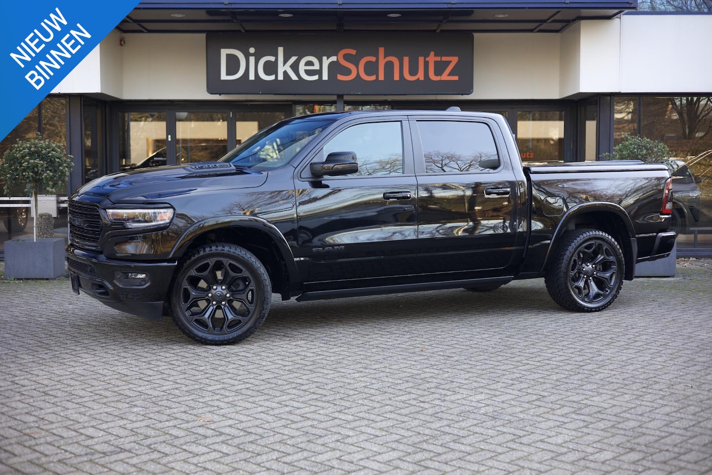 Dodge Ram 1500 - 5.7 V8 4x4 Crew Cab Limited Night | Pano | Luchtvering | Head-Up - AutoWereld.nl