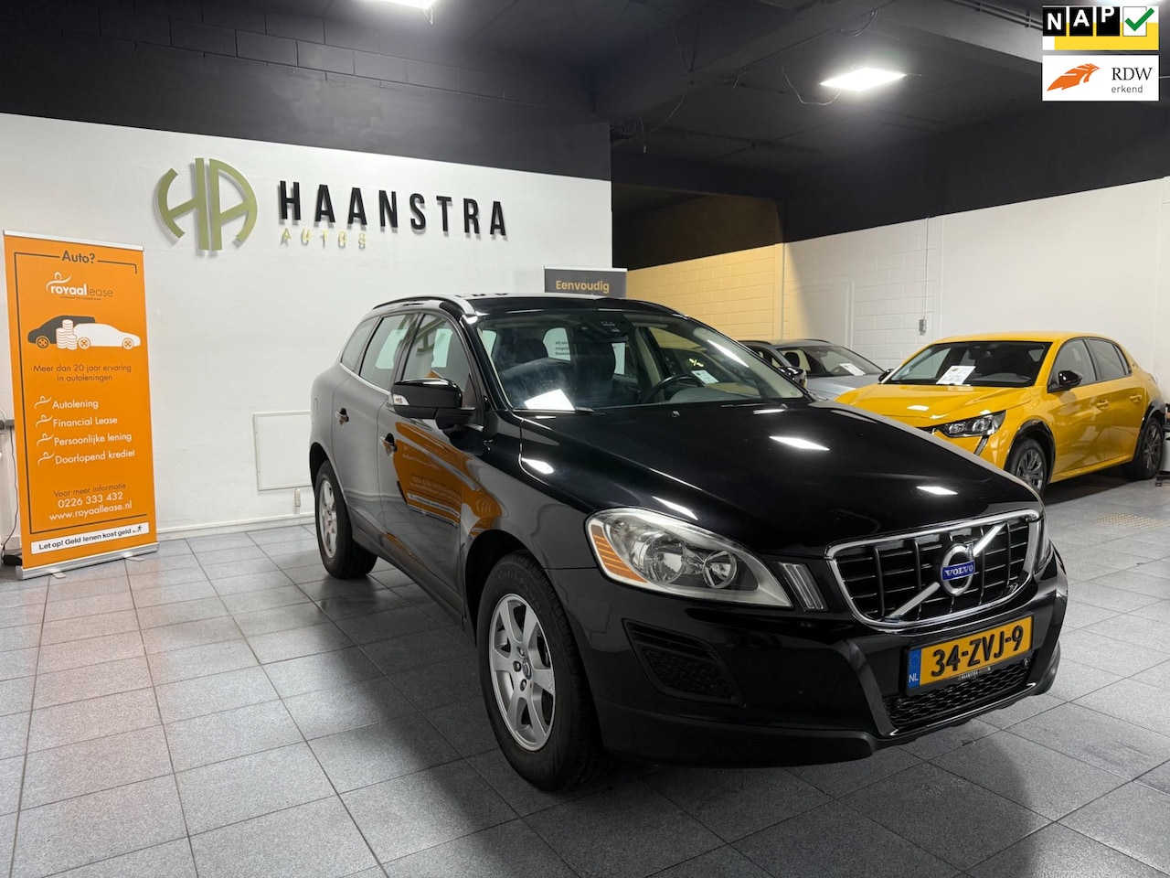 Volvo XC60 - 2.0 T5 Momentum Navigatie, Dealer Auto, NAP, Nieuw Staat! - AutoWereld.nl