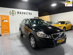 Volvo XC60 - 2.0 T5 Momentum Navigatie, Dealer Auto, NAP, Nieuw Staat