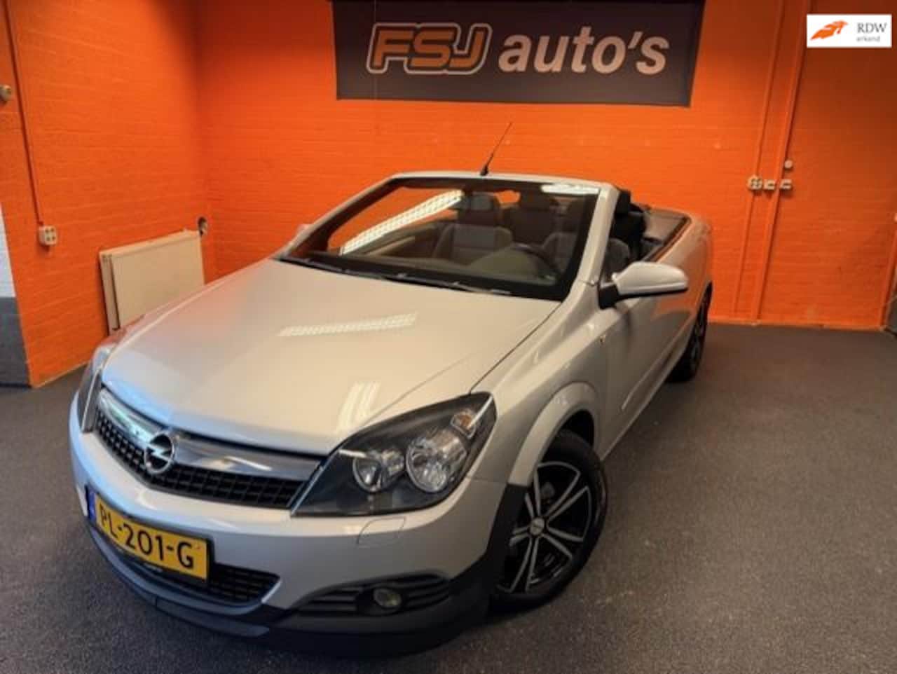 Opel Astra TwinTop - 1.6 / CABRIO / ENJOY / AIRCO / APK 21-09-2026!! - AutoWereld.nl