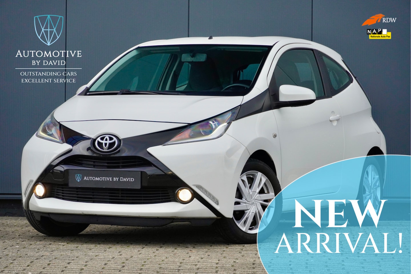 Toyota Aygo - 1.0 69 pk VVT-i X-PLAY AUTOMAAT / AIRCO / ACHTERUITRIJCAMERA / BLUETOOTH / LMV / NIEUWE AP - AutoWereld.nl