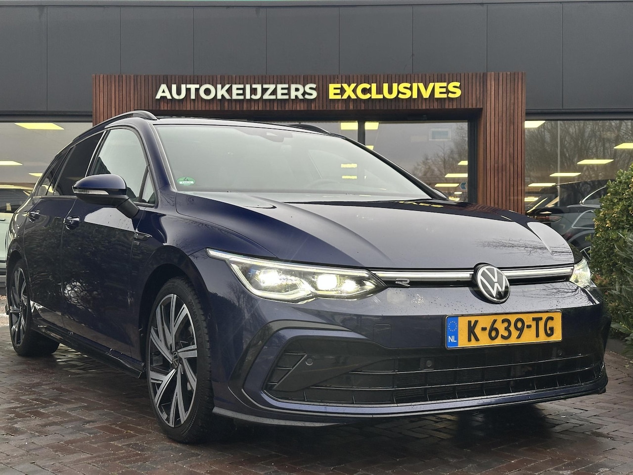 Volkswagen Golf Variant - 1.5 eTSI R-Line Panoramadak, Keyless entry, Camera, LED pakket - AutoWereld.nl