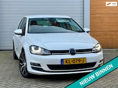 Volkswagen Golf - 1.4 TSI DSG Connected Series, Trekhaak, Massage stoel, ACCcruisecontrool