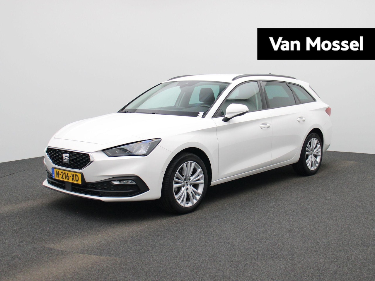SEAT Leon Sportstourer - 1.5 eTSI Style | AUTOMAAT | Navigatie | Trekhaak! | Apple Carplay / Android Auto | Camera - AutoWereld.nl