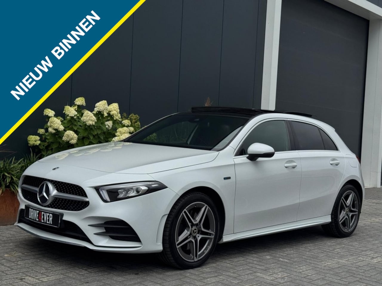 Mercedes-Benz A-klasse - 250 e AMG Line FULL PANO SFEER ECC PDC SPORTVELGEN NAVI - AutoWereld.nl