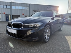 BMW 3-serie Touring - 330e | Plug-in Hybride | Automatische uitklapbare Trekhaak | Stuurwielverwarming |