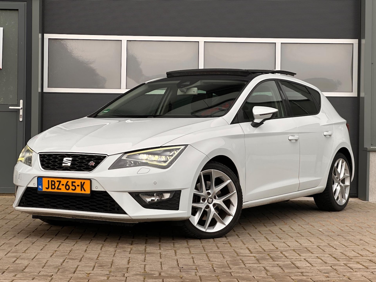 SEAT Leon - 1.8 TSI FR Business DSG LED Pano Cruise - AutoWereld.nl