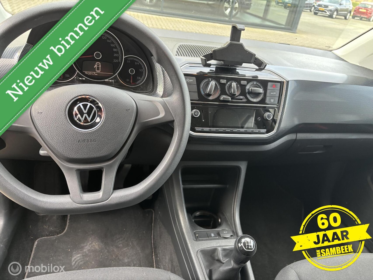 Volkswagen Up! - Volkswagen 1.0 - AIRCO - 5-DEURS - LAGE KMSTAND Up! - AutoWereld.nl