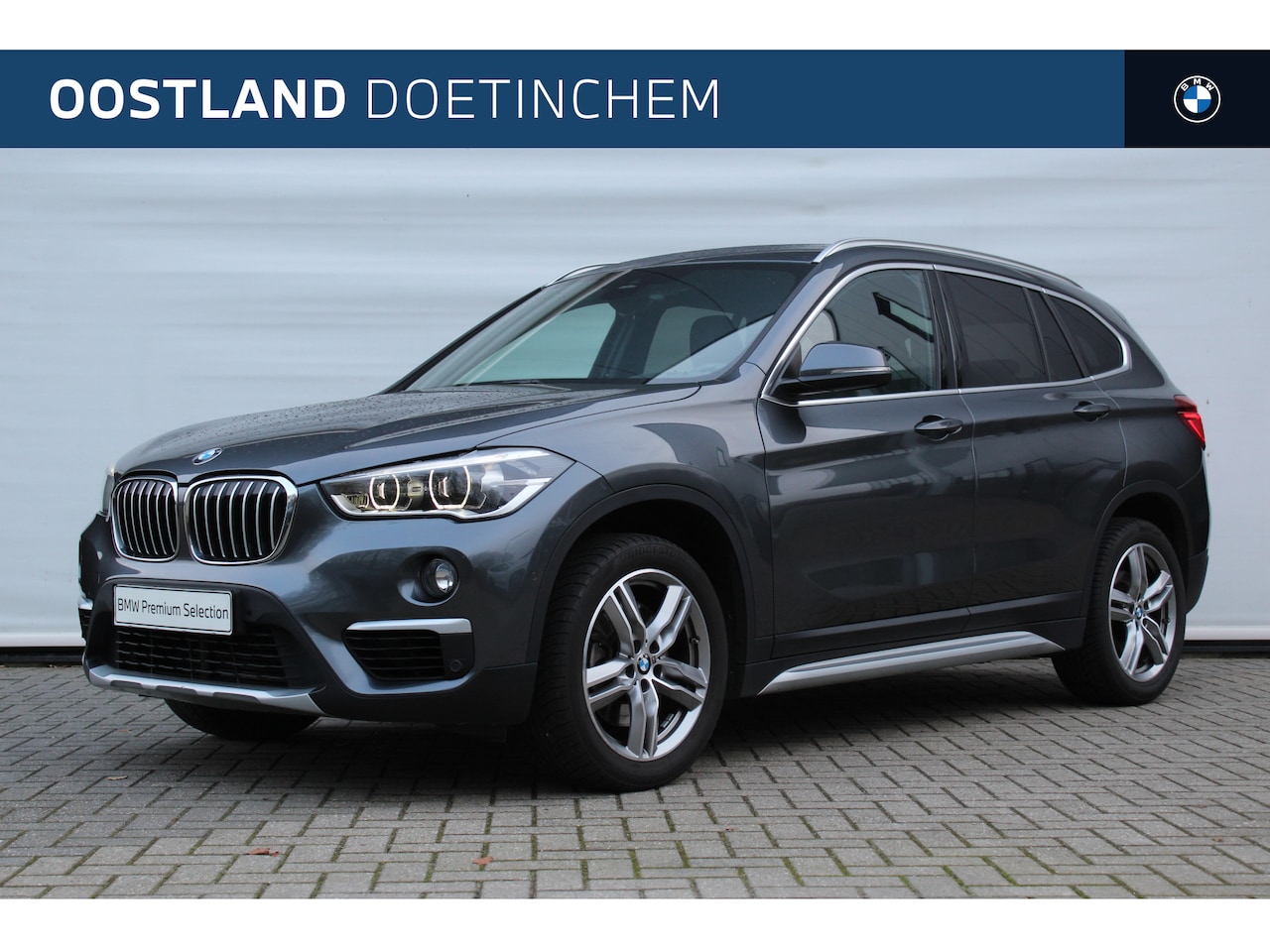 BMW X1 - sDrive20i High Executive xLine Automaat / Panoramadak / Trekhaak / Sportstoelen / Achterui - AutoWereld.nl